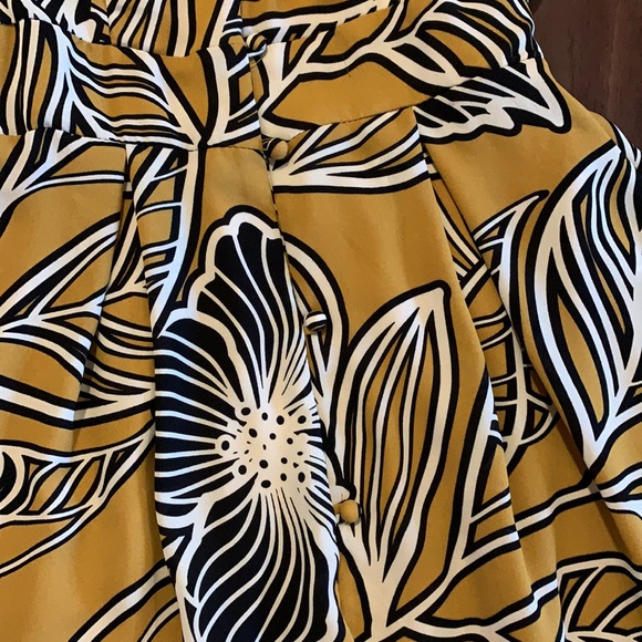 Barely worn dress! - Picture 2 of 3